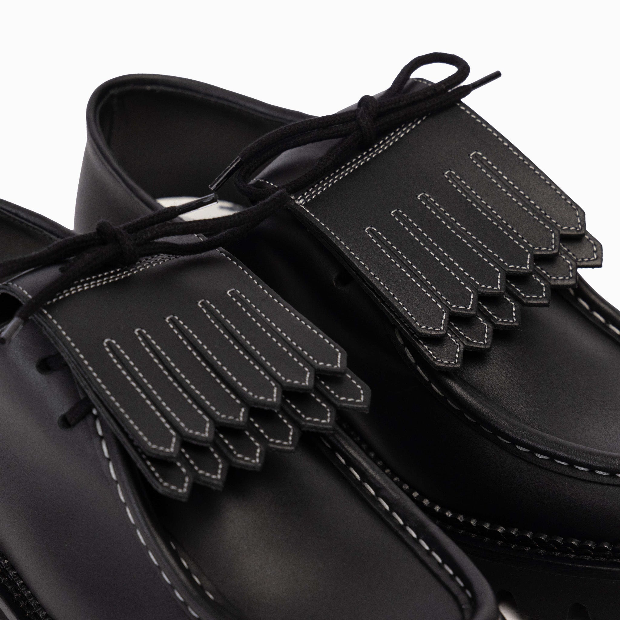 Collegium Pillar Moc-toe Derby Kiltie in Nero