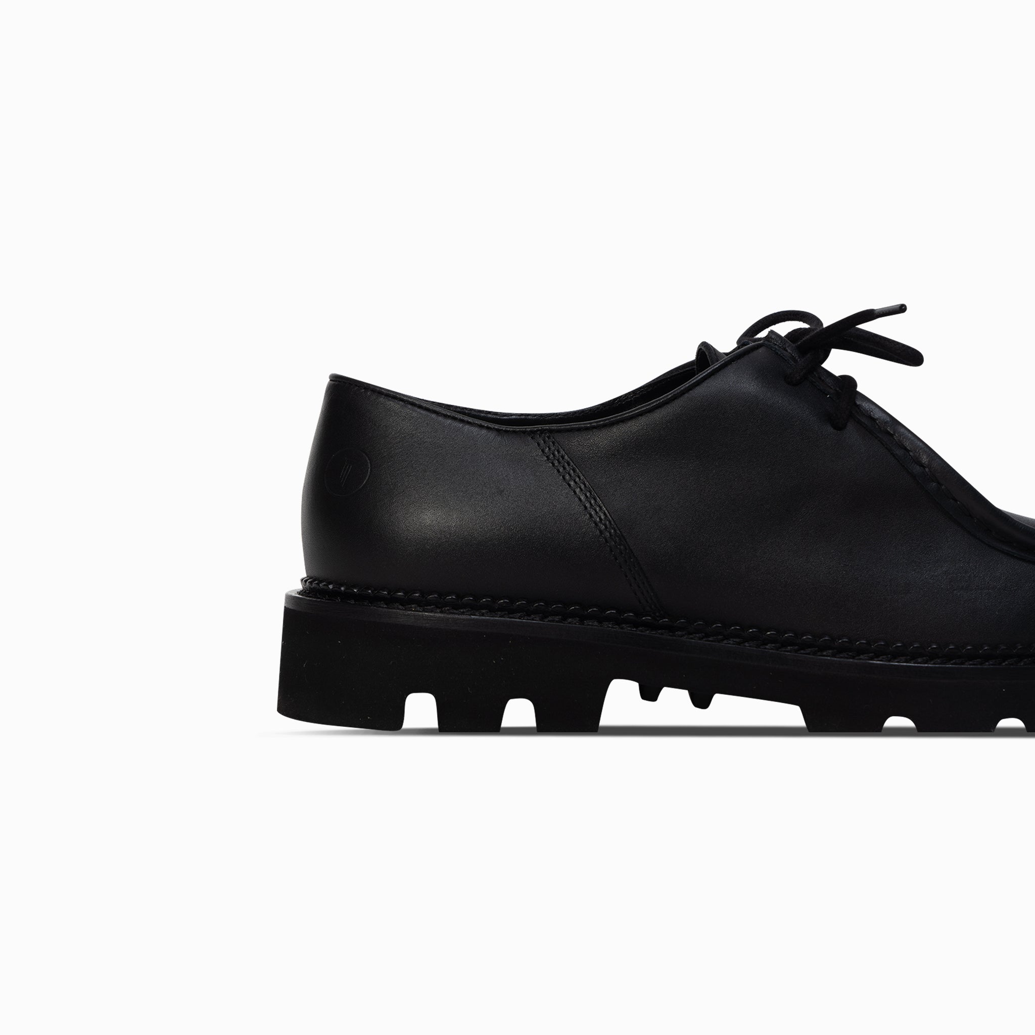 Collegium Pillar Moc-toe Derby in Nero Leather