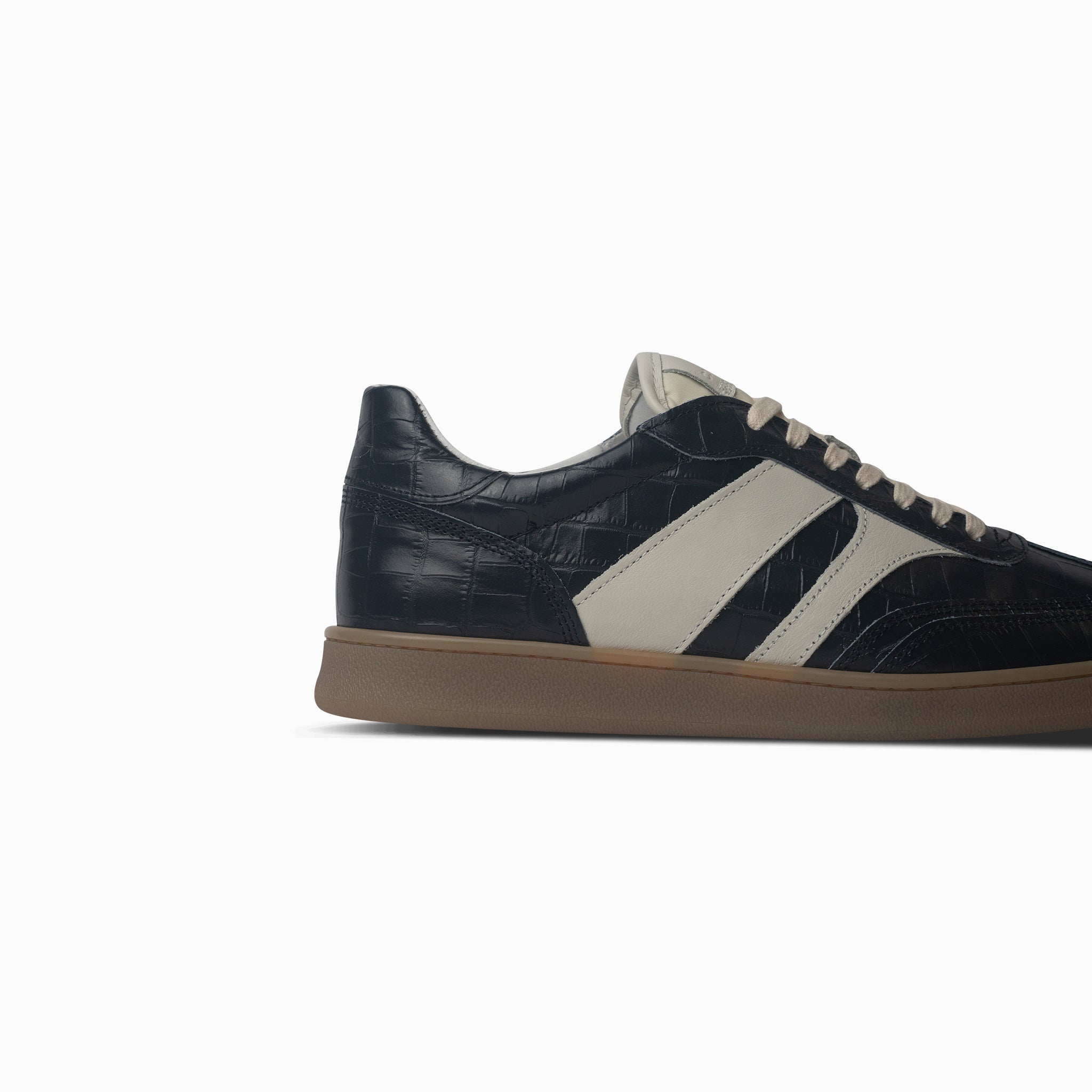 ゴダイゴ Collegium Women's Pillar Court III in Navy Croc